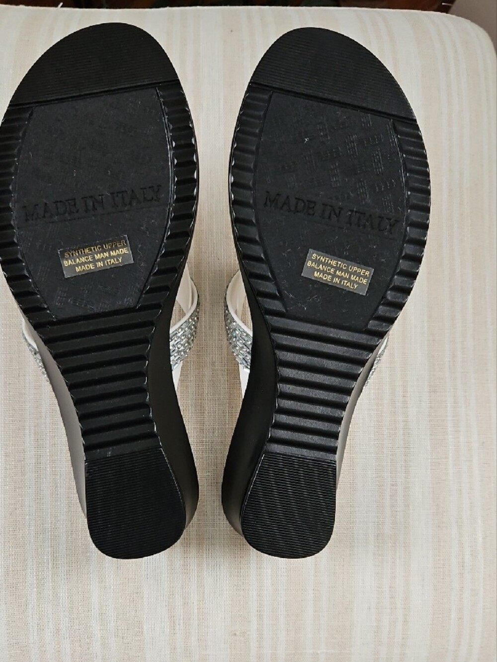 NIB Italian Shoemakers White Rhinestone Thong Wedge Sandals - Picture 5 of 8